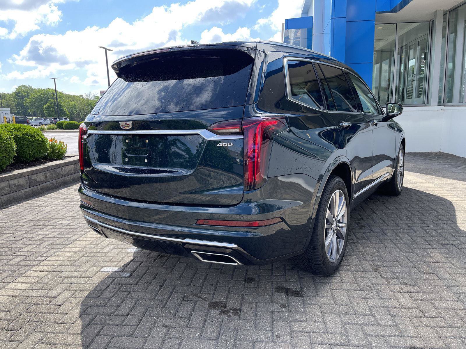 Used 2024 Cadillac XT6 Premium Luxury w/ LPO, Floor Liner Package AWD/4WD image 5