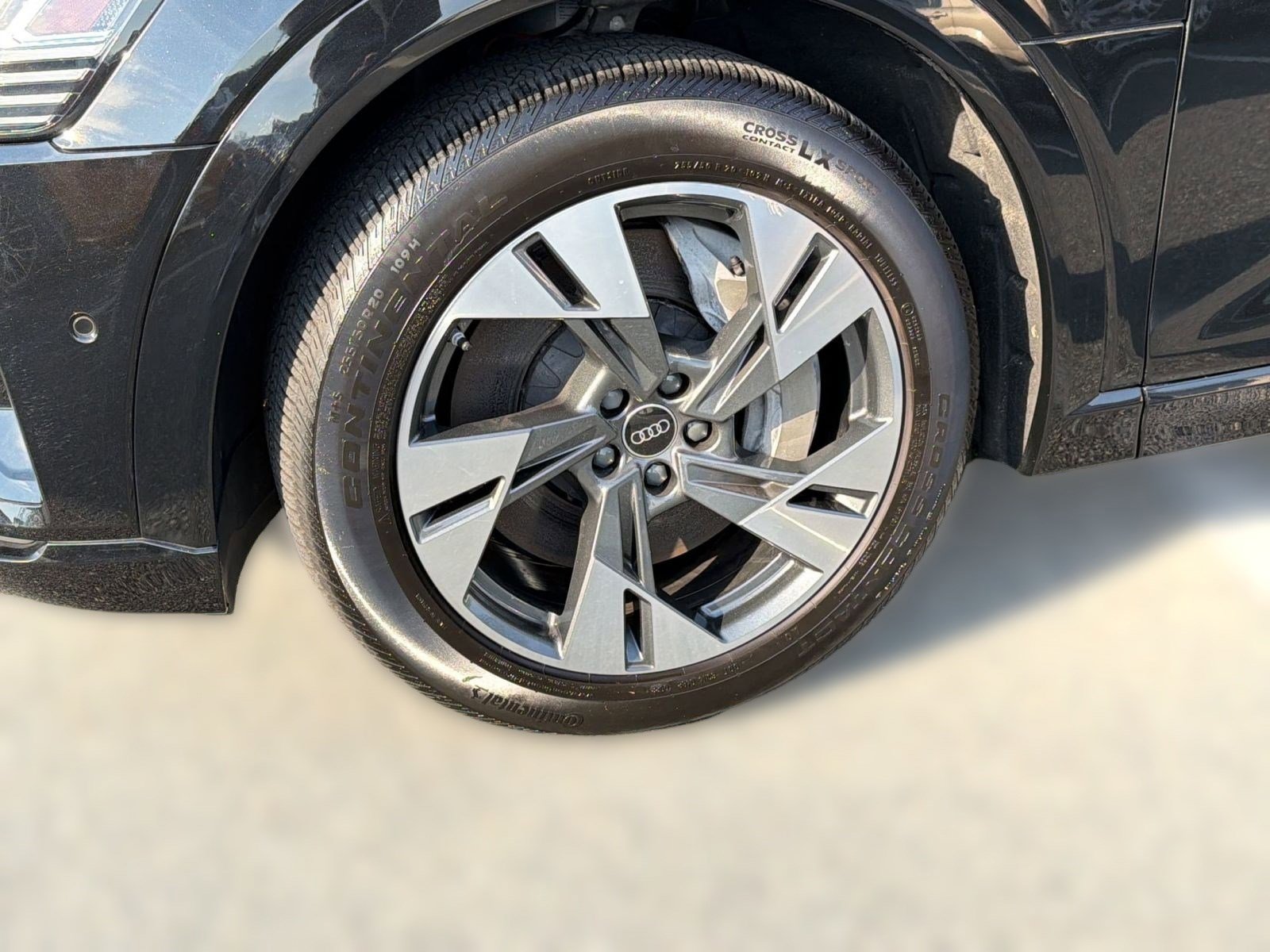 Used 2023 Audi e-tron Premium Plus w/ Premium Plus Package image 12