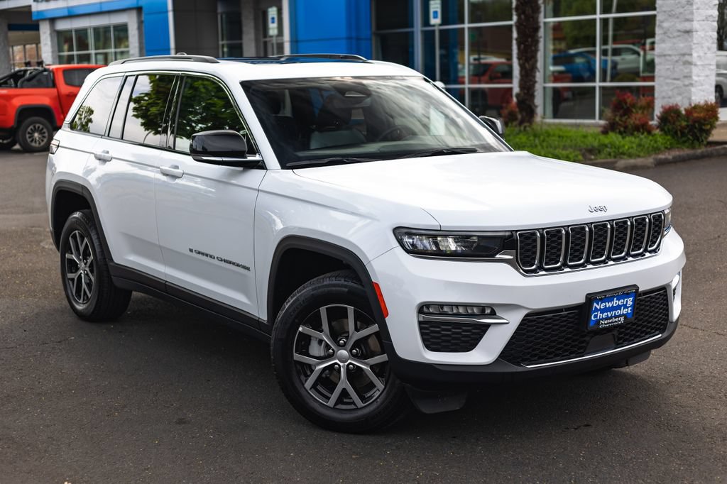 Used 2024 Jeep Grand Cherokee Limited AWD/4WD image 2