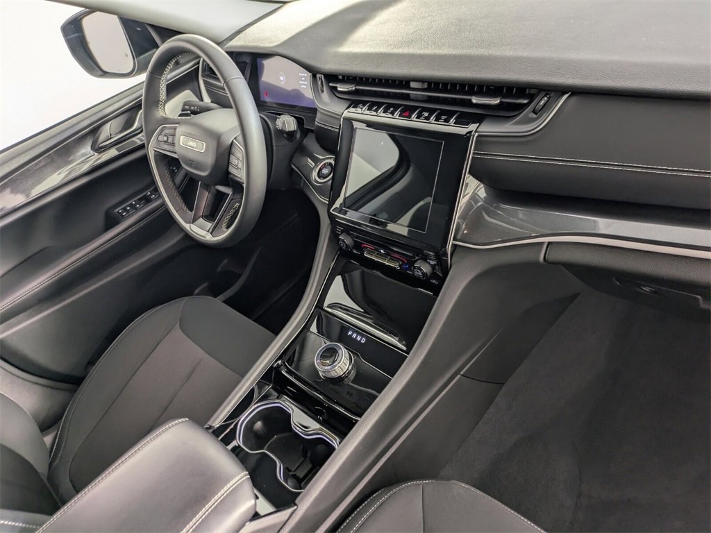 Certified 2023 Jeep Grand Cherokee Laredo image 32