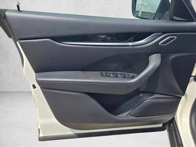 Used 2018 Maserati Levante image 11