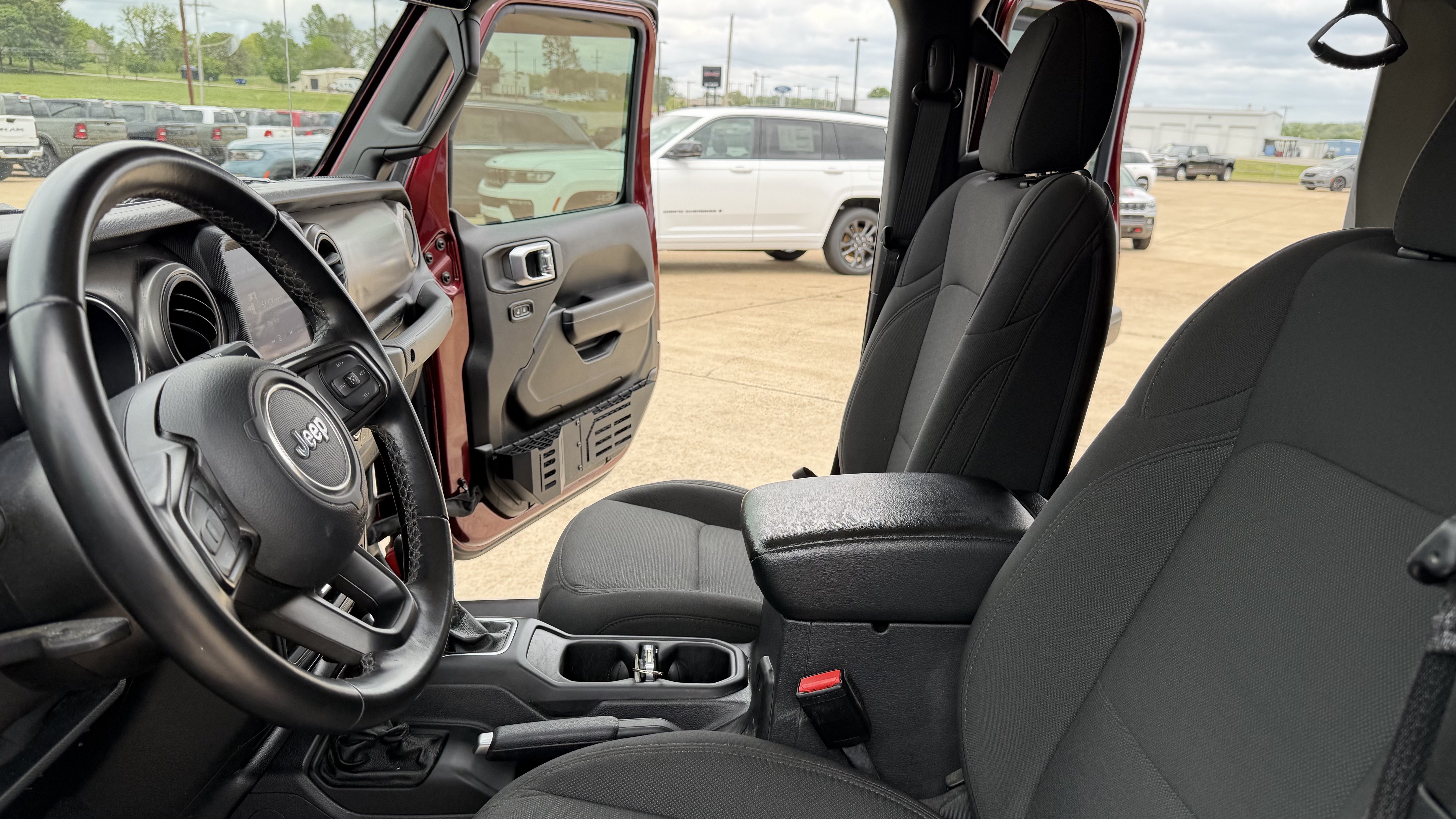 Used 2021 Jeep Gladiator Sport AWD/4WD image 15