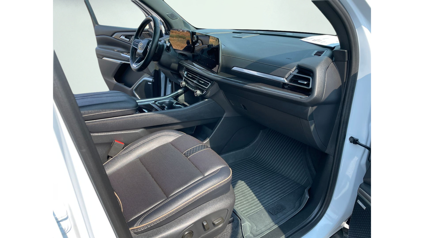 Used 2026 Chevrolet Traverse High Country w/ LPO, Floor Liner Package AWD/4WD image 13
