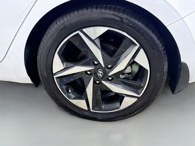 Used 2022 Hyundai Elantra Limited FWD image 36