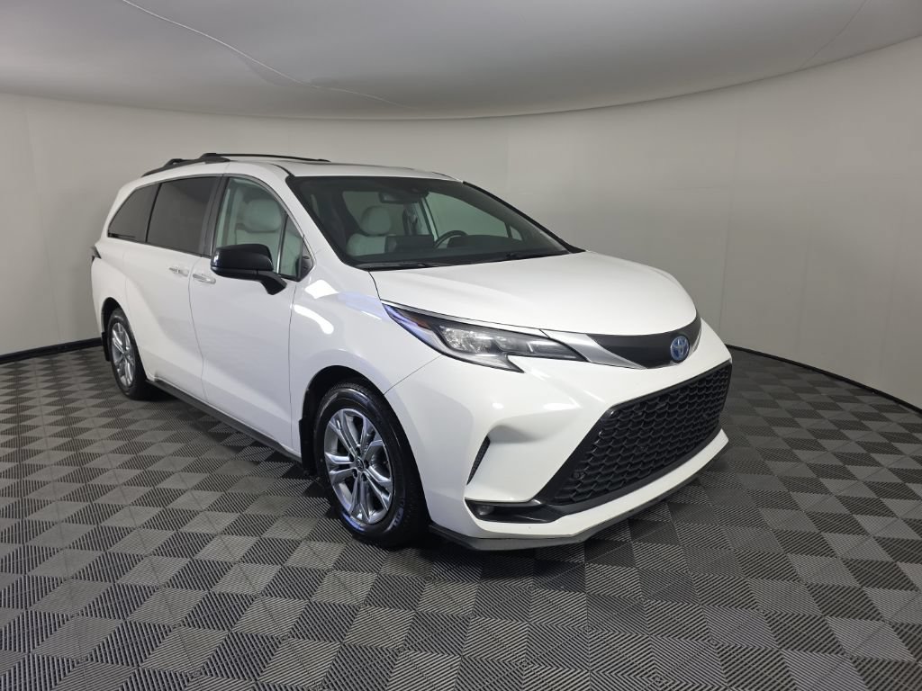 Used 2022 Toyota Sienna XSE AWD/4WD image 7
