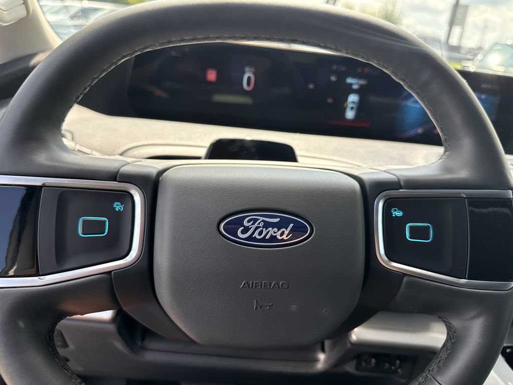 Used 2025 Ford Expedition Active AWD/4WD image 25
