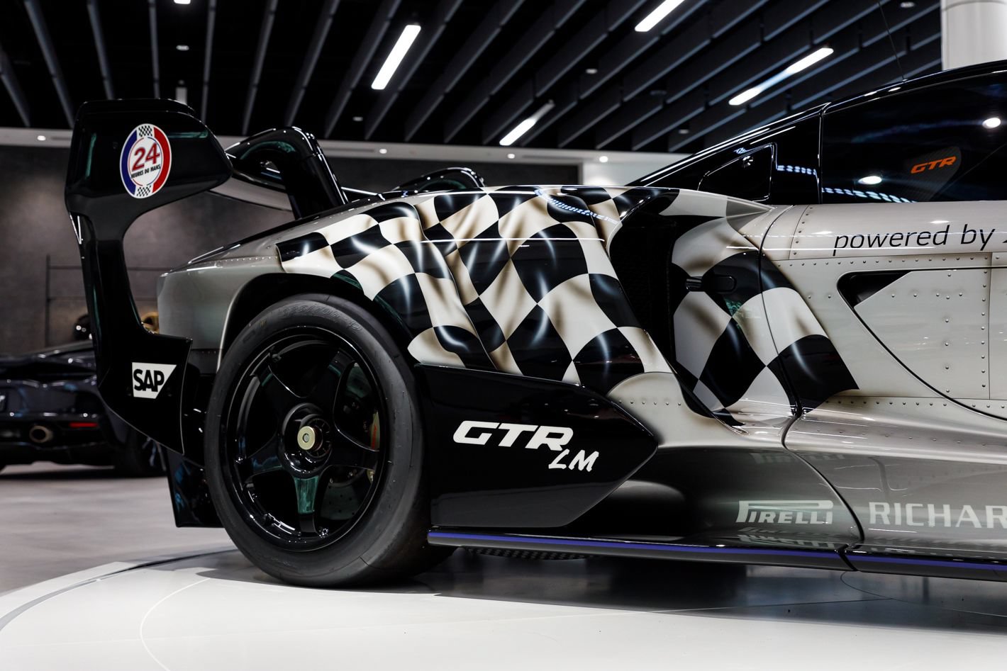 Used 2020 McLaren Senna RWD image 27