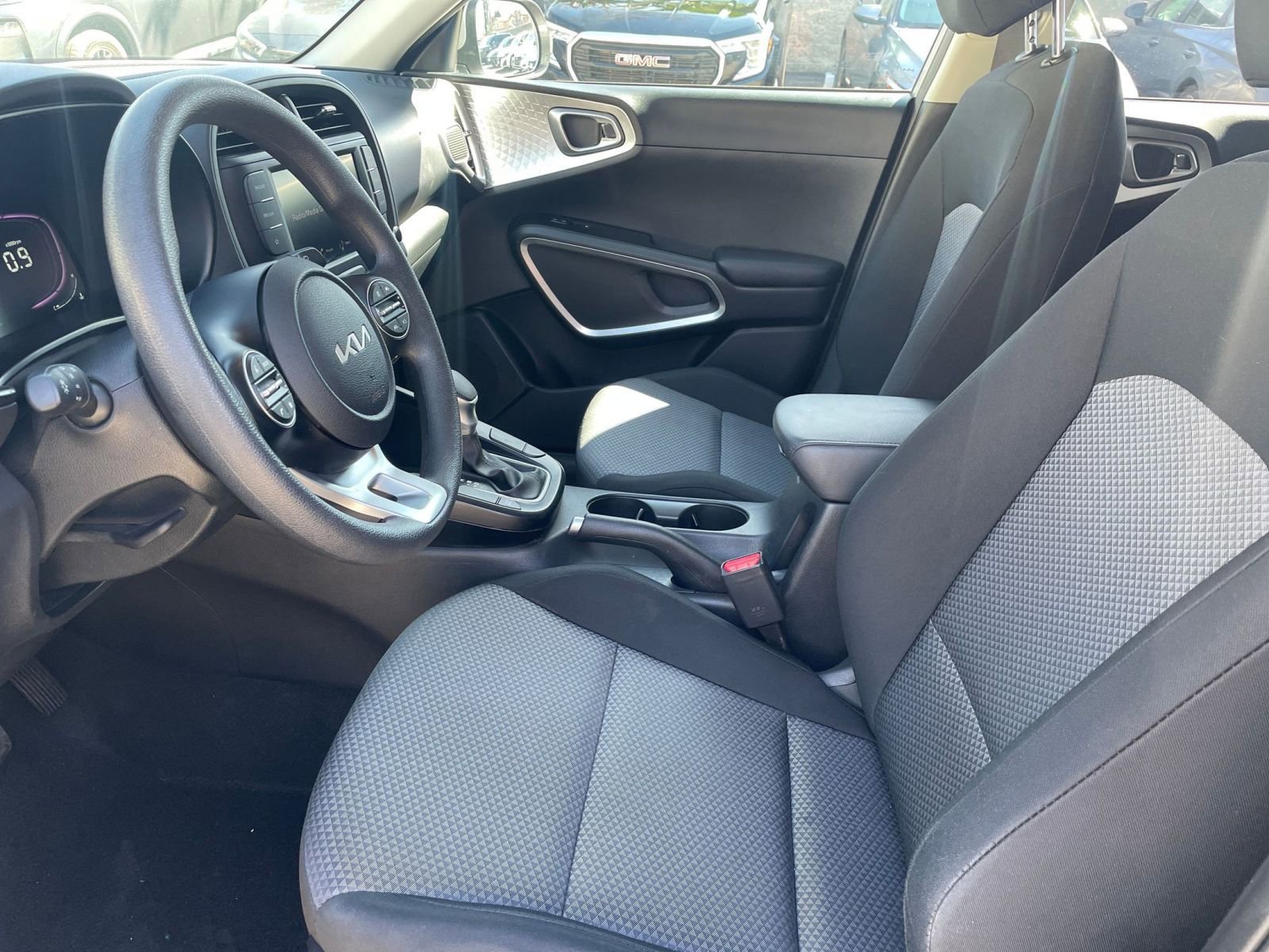 Used 2025 Kia Soul LX w/ LX Technology Package image 24