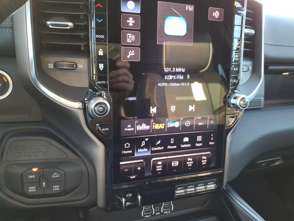 New 2026 RAM 2500 Laramie AWD/4WD image 16