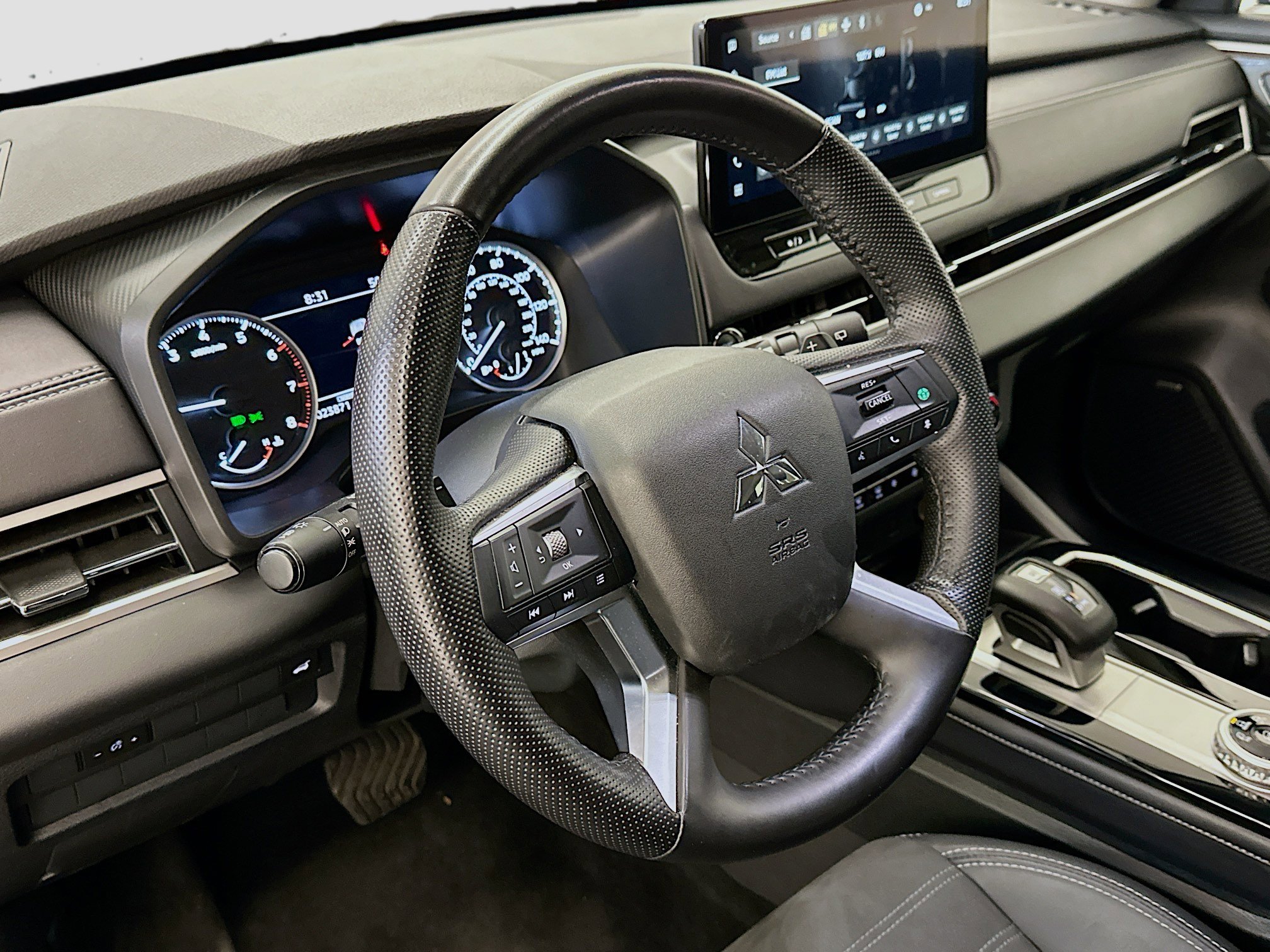 Used 2025 Mitsubishi Outlander SE image 18