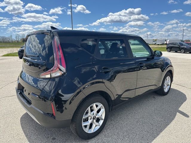 Used 2025 Kia Soul LX w/ LX Technology Package FWD image 3