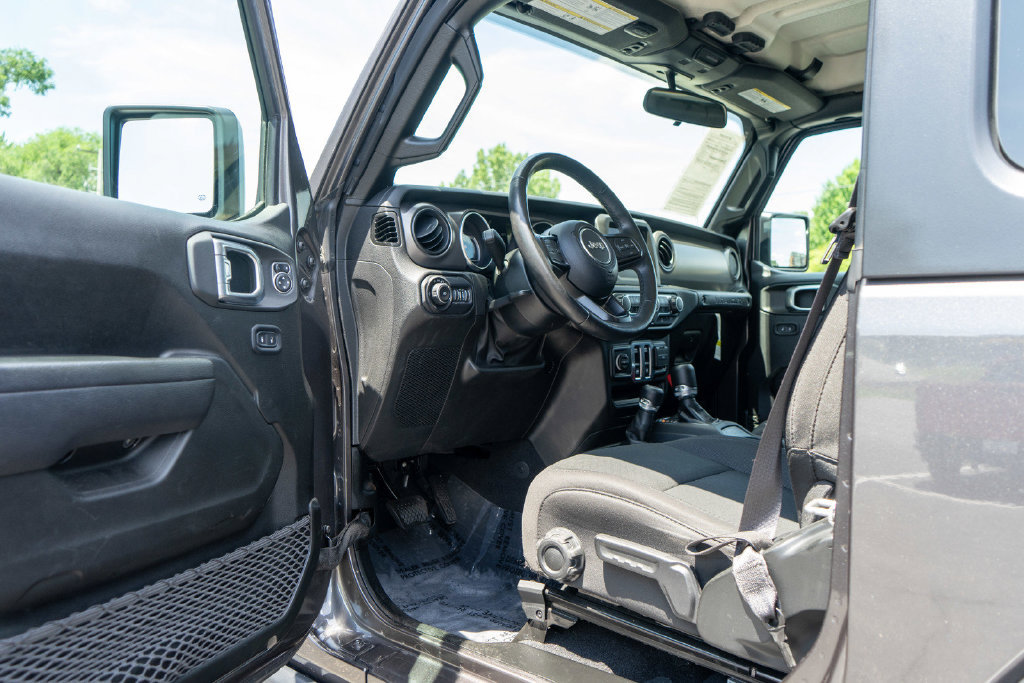 Used 2022 Jeep Wrangler Sport AWD/4WD image 13