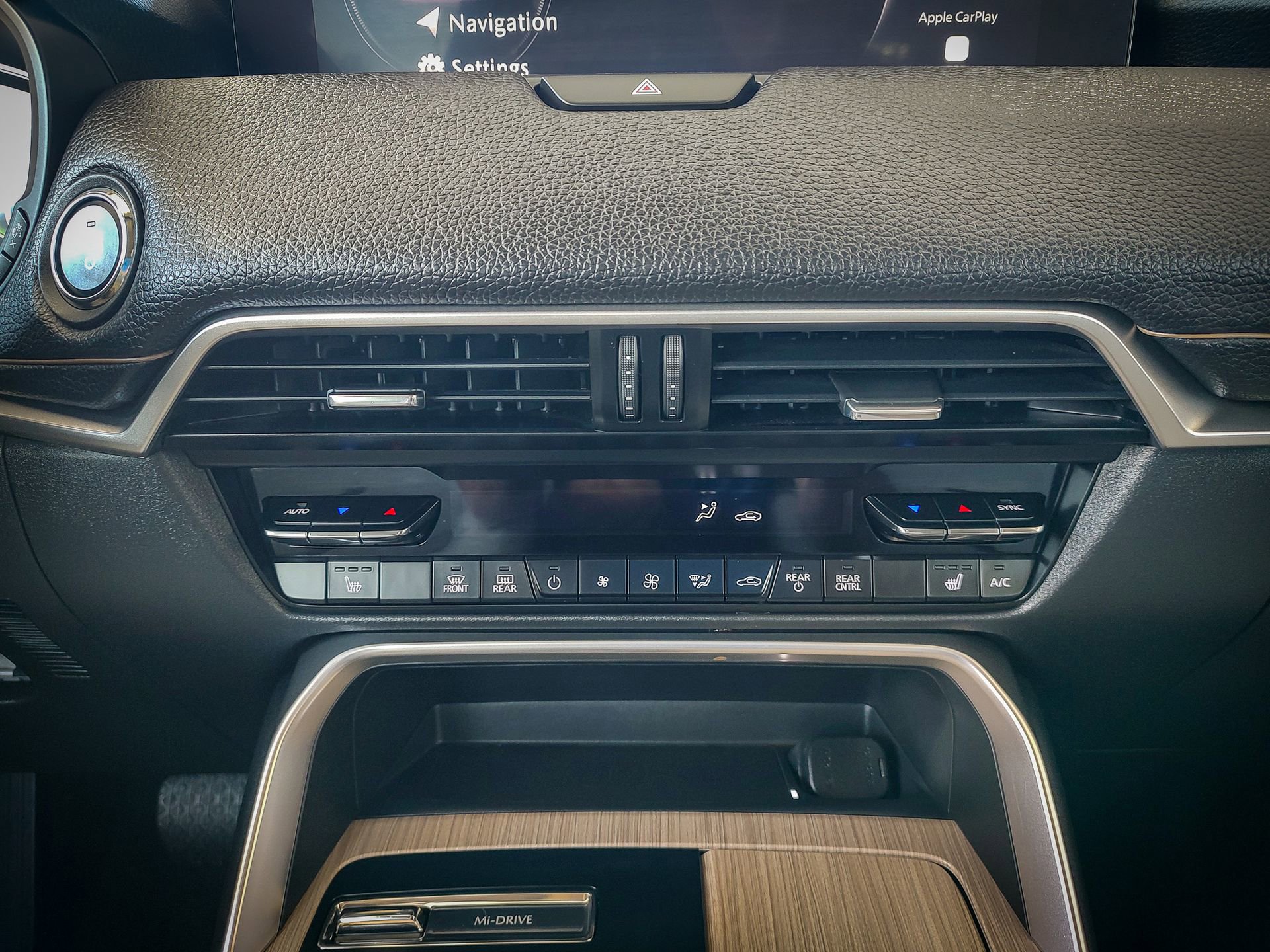 Used 2025 MAZDA CX-70 Plug-In Hybrid w/ Premium Pkg image 7