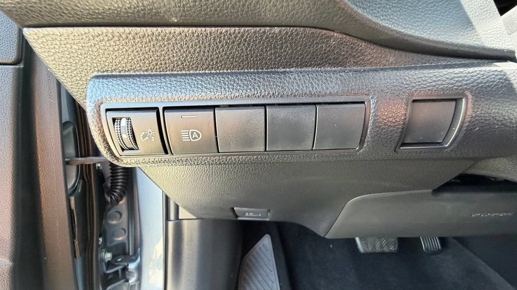Used 2022 Toyota Corolla LE FWD image 15