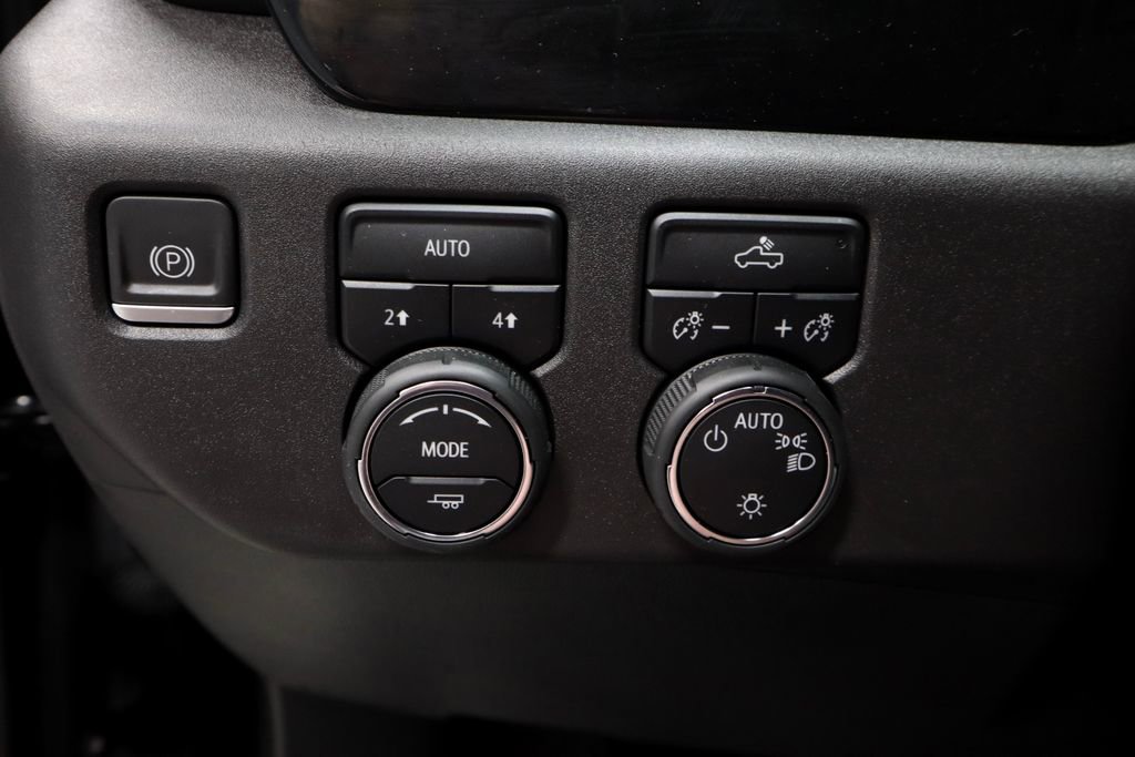 Used 2023 Chevrolet Silverado 1500 LT AWD/4WD image 28