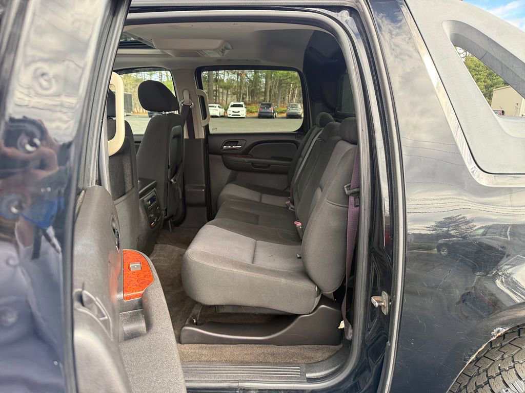 Used 2010 Chevrolet Avalanche LS w/ Interior Plus Package image 14