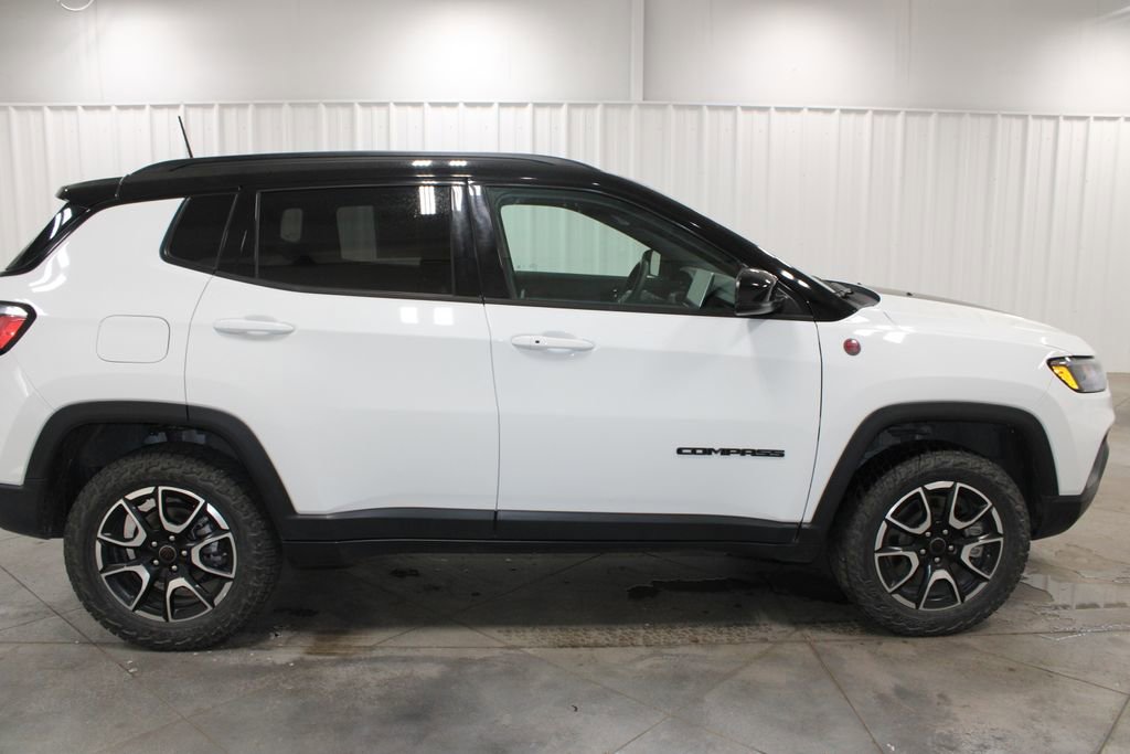 Used 2025 Jeep Compass Trailhawk AWD/4WD image 11
