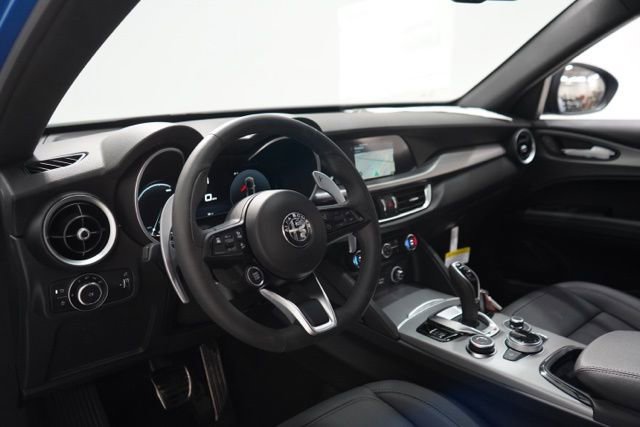 New 2025 Alfa Romeo Stelvio Sprint image 14