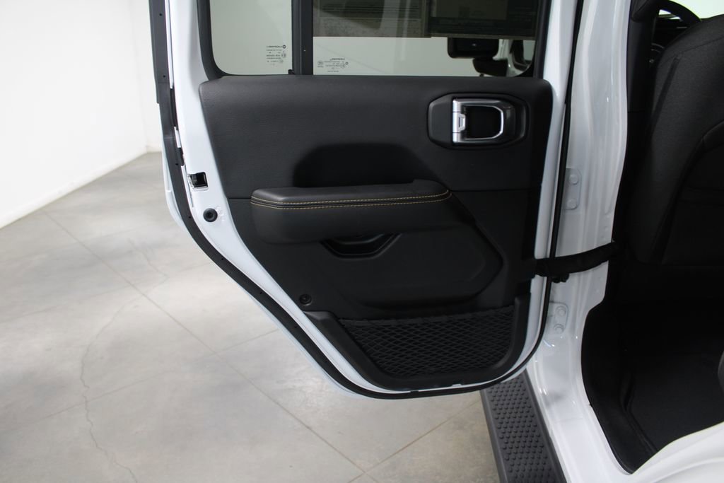 Used 2024 Jeep Wrangler Sahara image 28