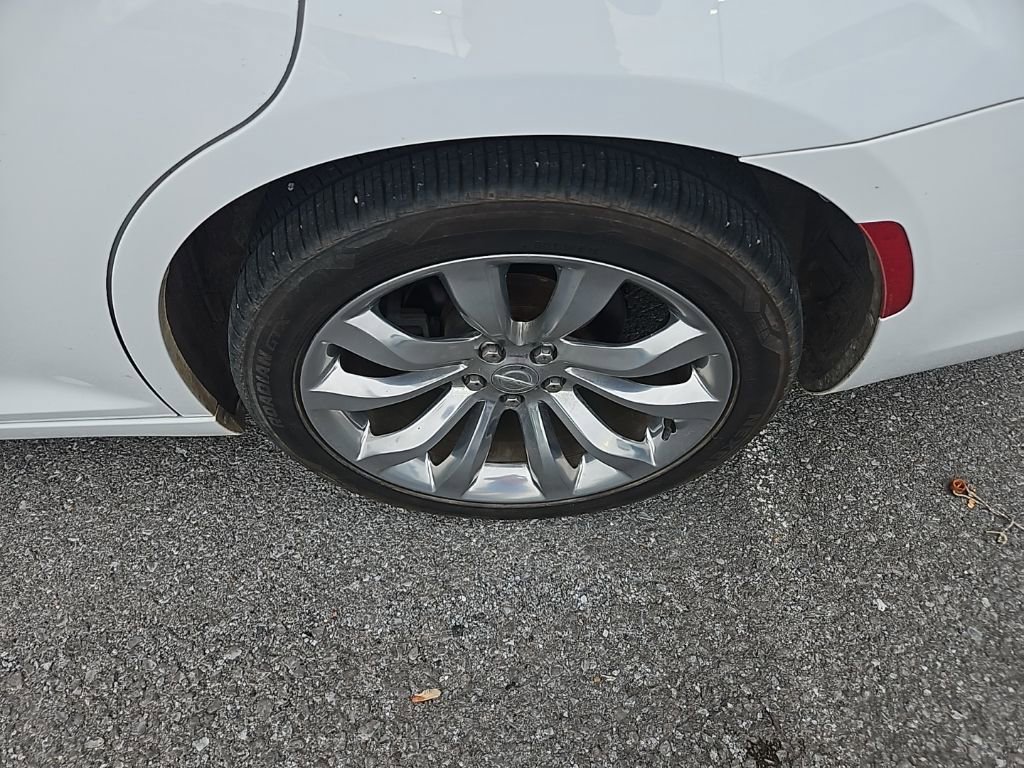 Used 2019 Chrysler 300 Touring w/ Chrome Appearance Package image 12