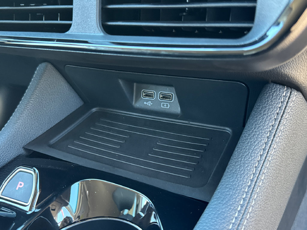 New 2027 VinFast VF 8 Eco AWD/4WD image 14