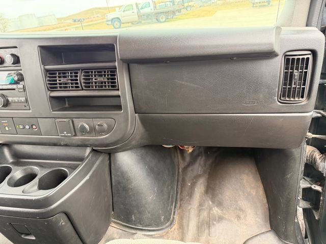 Used 2017 Chevrolet Express 2500 image 28