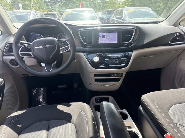 Used 2023 Chrysler Voyager LX FWD image 16