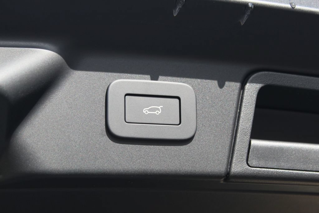 New 2026 Land Rover Range Rover Velar S AWD/4WD image 13