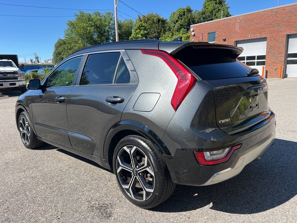 Certified 2023 Kia Niro SX Touring image 3