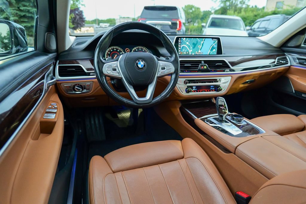 Used 2018 BMW 740i xDrive AWD/4WD image 39