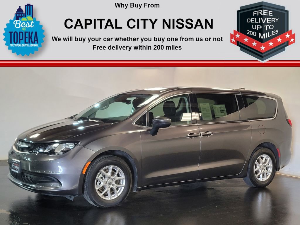 Used 2023 Chrysler Voyager LX image 5