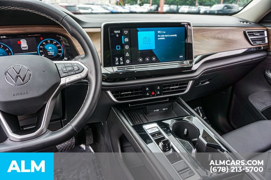 Used 2025 Volkswagen Atlas SE FWD image 33