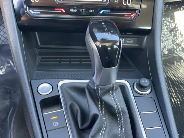 New 2026 Volkswagen Jetta SE FWD image 17