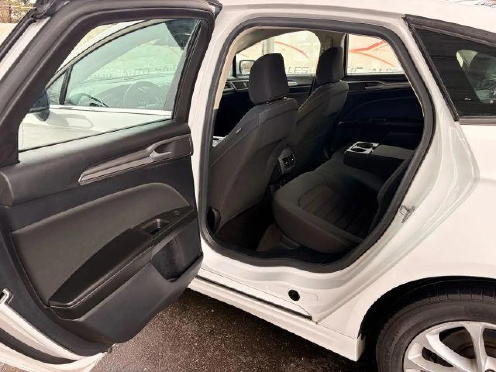 Used 2020 Ford Fusion SE image 15