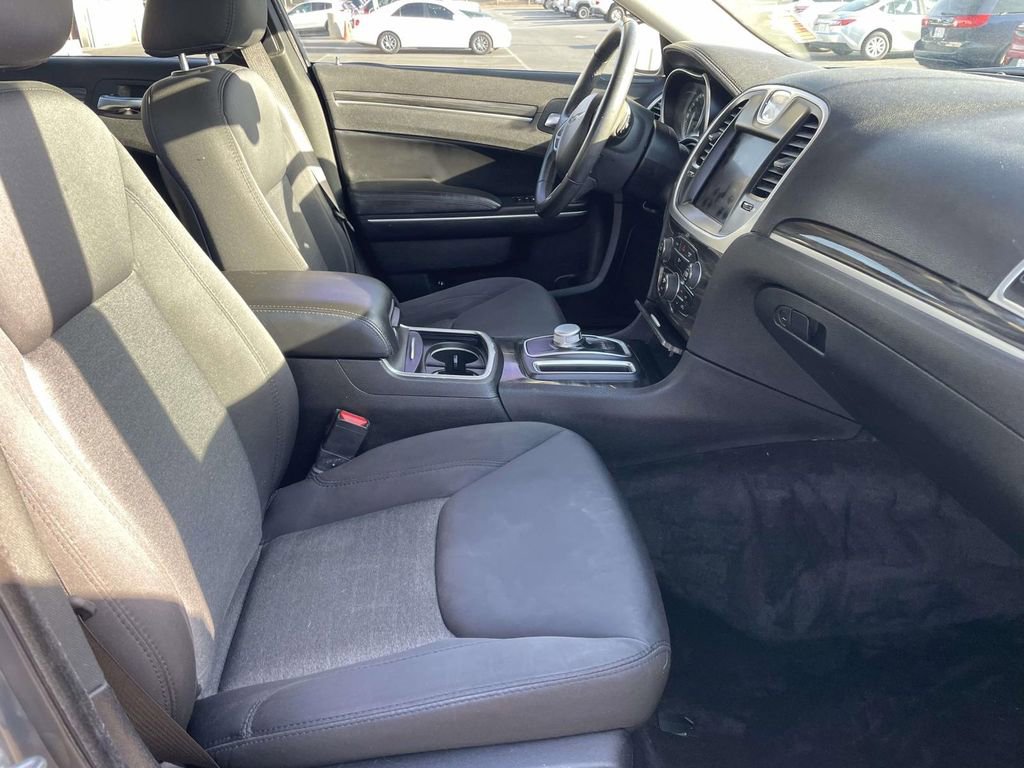 Used 2018 Chrysler 300 Touring w/ Driver Convenience Group image 44
