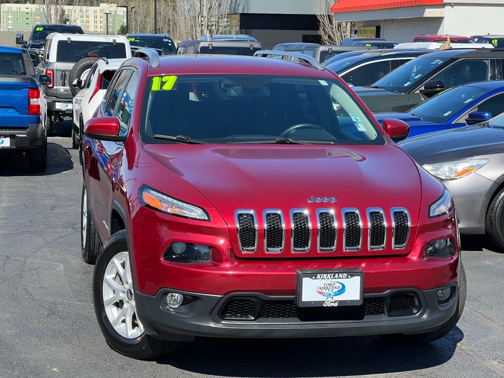 Used 2017 Jeep Cherokee Latitude image 1