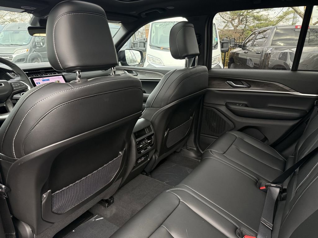 New 2025 Jeep Grand Cherokee Limited image 29