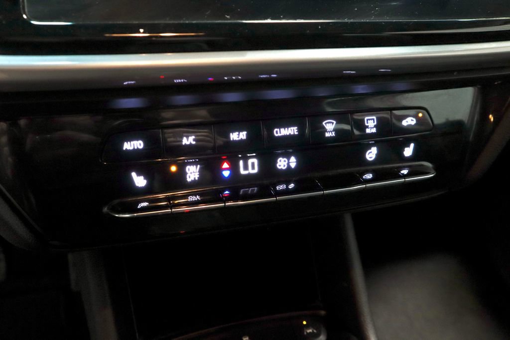 Used 2022 Chevrolet Bolt LT FWD image 33