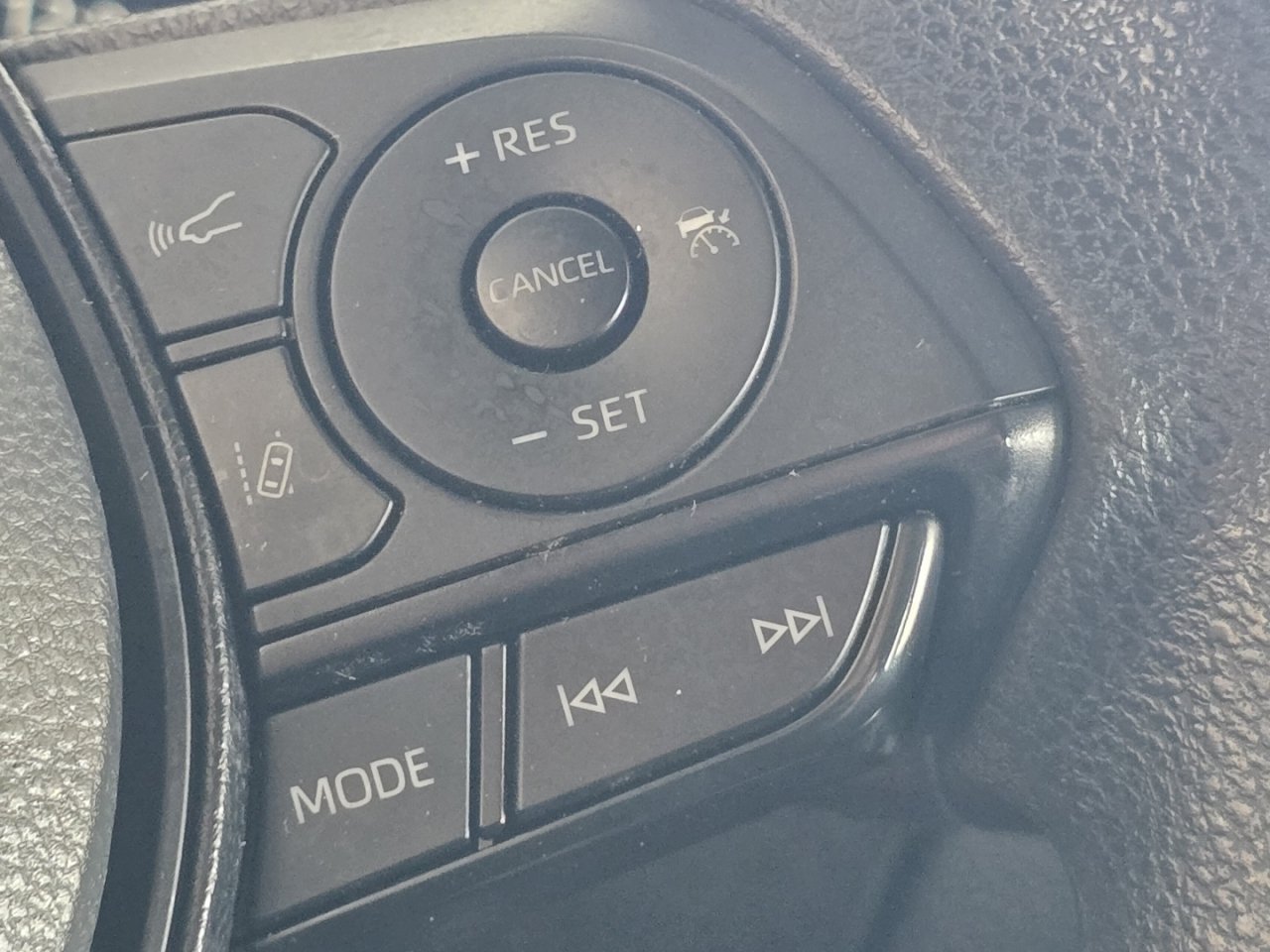 Used 2024 Toyota RAV4 XLE AWD/4WD image 30