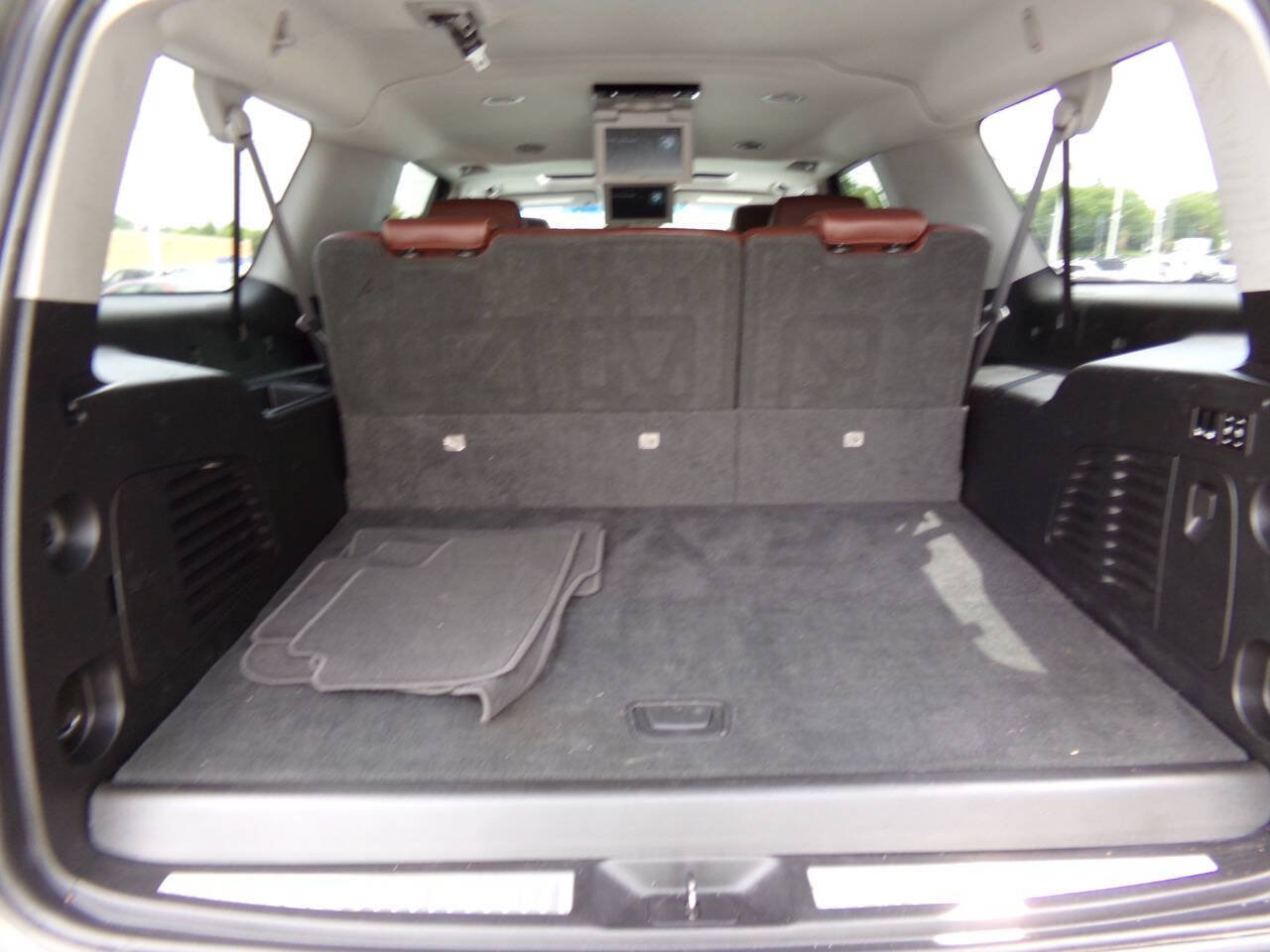 Used 2019 Chevrolet Suburban Premier w/ Premier Plus Edition AWD/4WD image 22