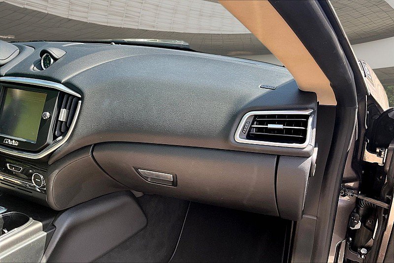 Used 2016 Maserati Ghibli RWD image 13