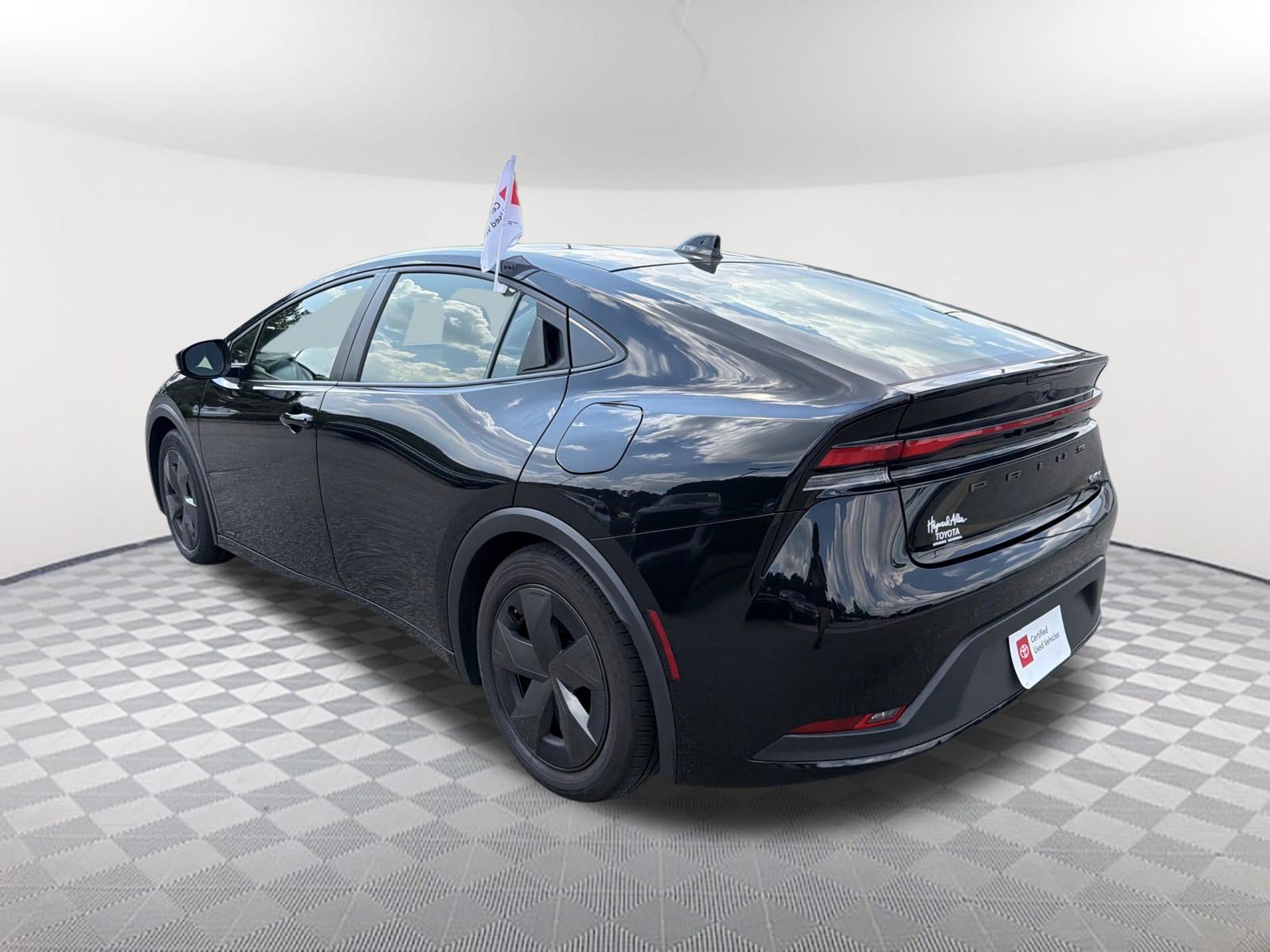 Certified 2025 Toyota Prius LE AWD/4WD image 15