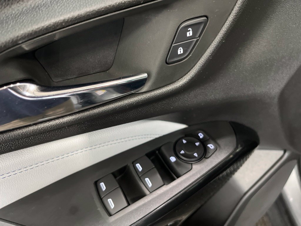 Used 2024 Chevrolet Trax LT w/ LT Convenience Package FWD image 4