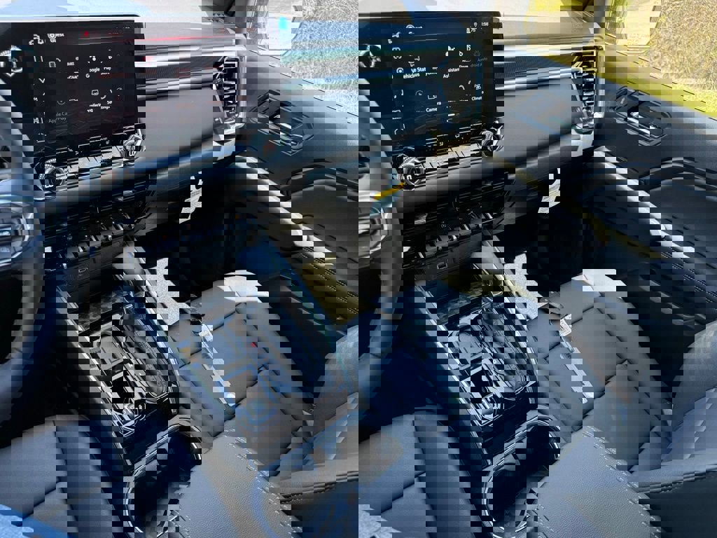 New 2026 GMC Canyon Elevation w/ Convenience Package image 29