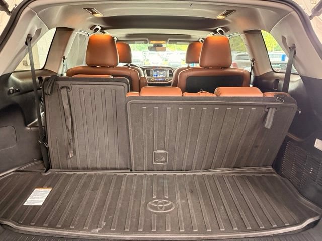 Used 2017 Toyota Highlander AWD V6 image 22
