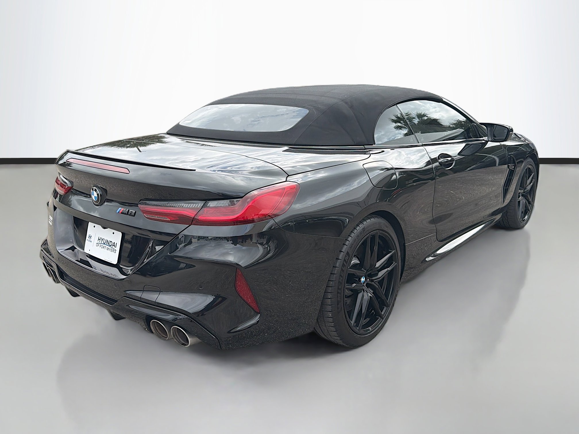 Used 2020 BMW M8 Convertible w/ Driving Assistance Package image 3