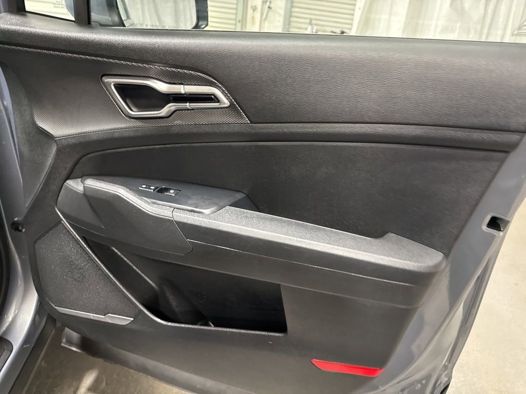 Used 2025 Kia Sportage LX image 10