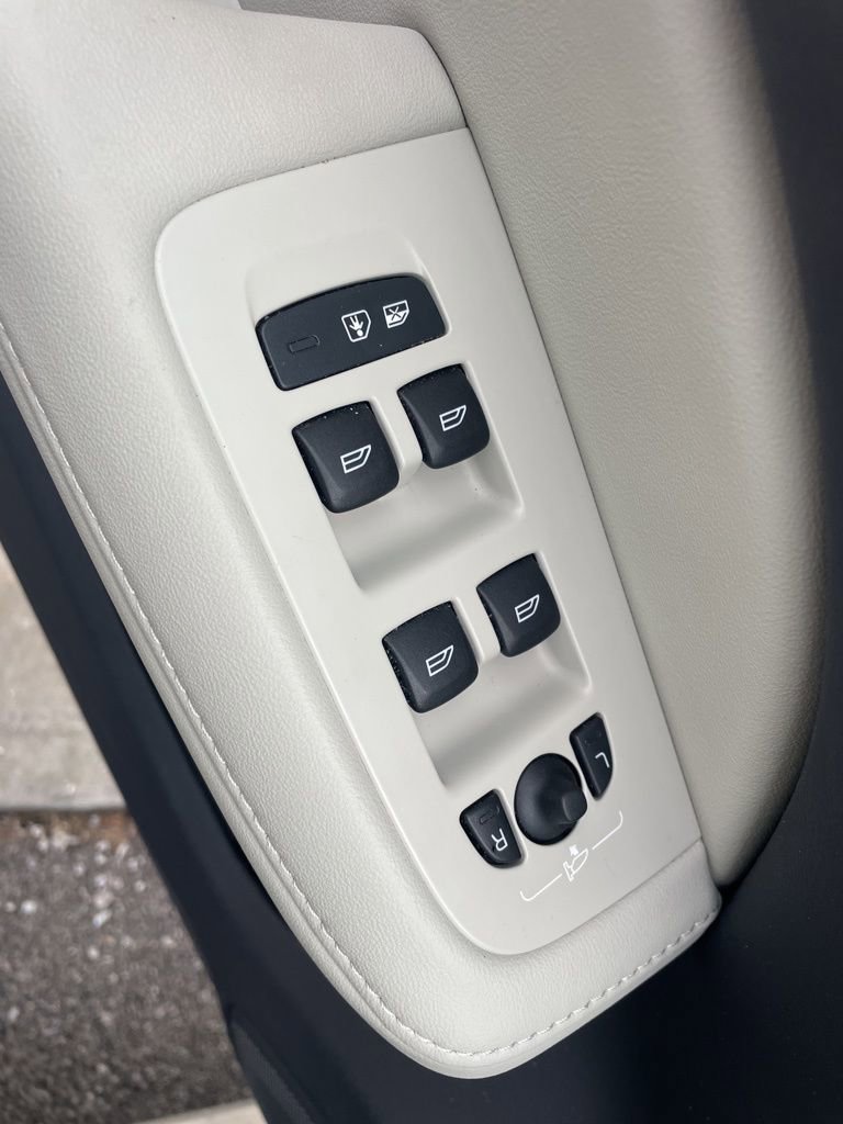 Certified 2025 Volvo V60 B5 Cross Country Ultra image 20