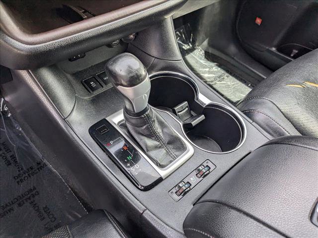 Used 2014 Toyota Highlander Limited Platinum FWD image 12