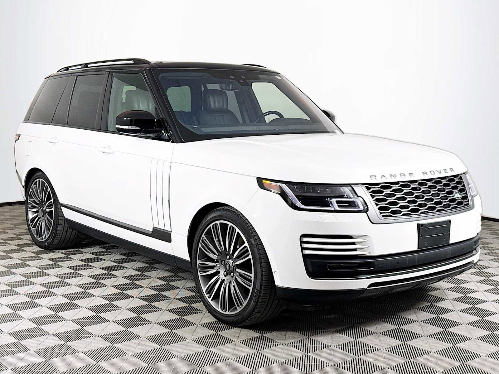 Used 2022 Land Rover Range Rover P525 Westminster Edition image 3